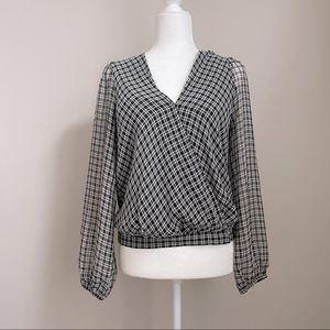 🌸 Francesca’s Black and White Stripe blouse Size Medium